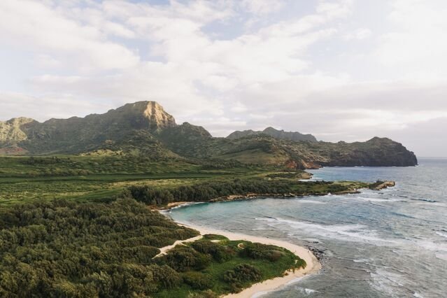 Scenic Maui, Hawaii coastline with turquoise water, sandy beach, and green mountains