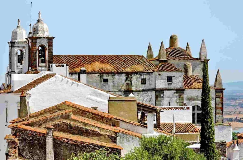 Whitewashed historic buildings with terracotta roofs in the medieval town of Óbidos, Portugal.